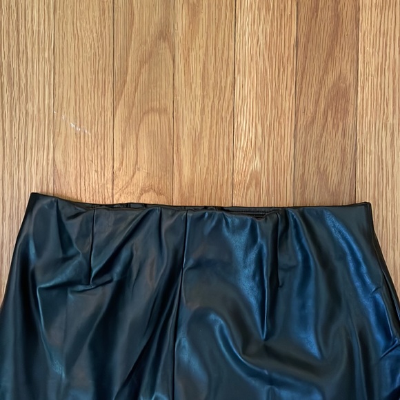 Aritzia Leather skirt size S - Picture 3 of 4